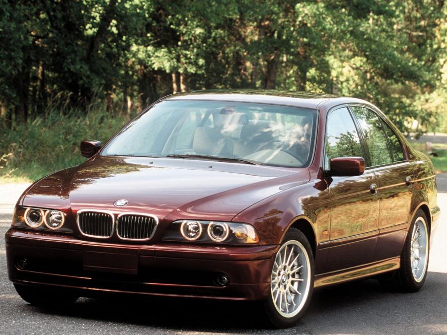  BMW 540i Sedan 2000 года  (US) (фото 2 из 5)